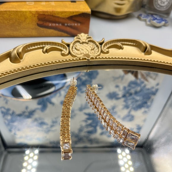 🆕 CRYSTAL HAZE 🧿 BNWOT Baguette Drop Earrings - Picture 8 of 15